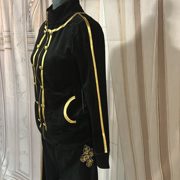 This beautiful BCBGMAXAZRIA jogger you can’t go wrong.  Stylish jogger. - Picture 3 of 8